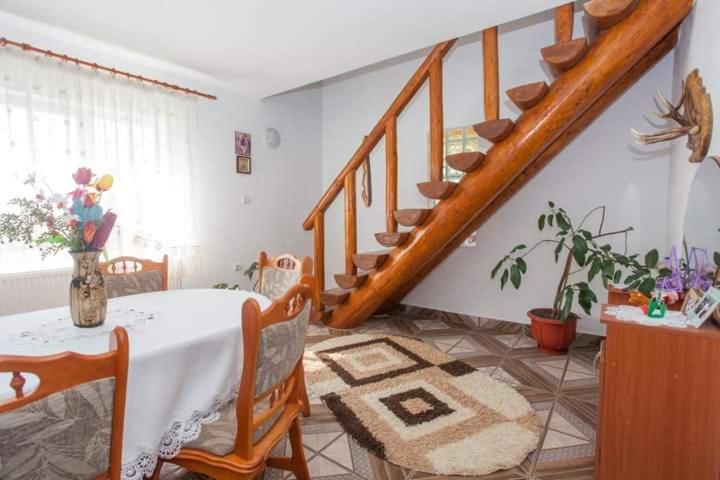Hotel Casa Prundari Nicu Si Mirela Poiana Teiului Exterior foto